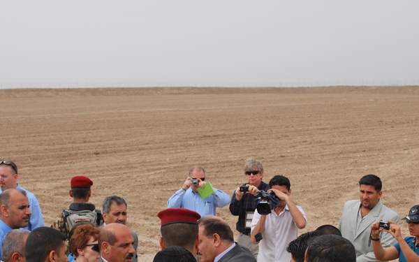 'Iraqi Leaders, U.S. Forces Honor 'Earth Day', Open Landfill'