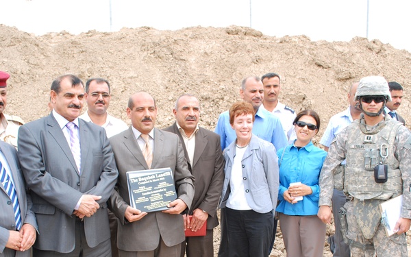 'Iraqi Leaders, U.S. Forces Honor 'Earth Day', Open Landfill'