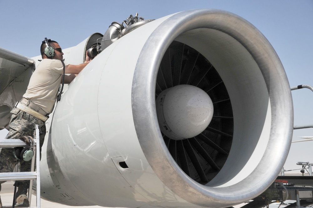Tinker Staff Sergeant, El Paso Native, Supports E-3 Sentry Maintenance in Southwest Asia