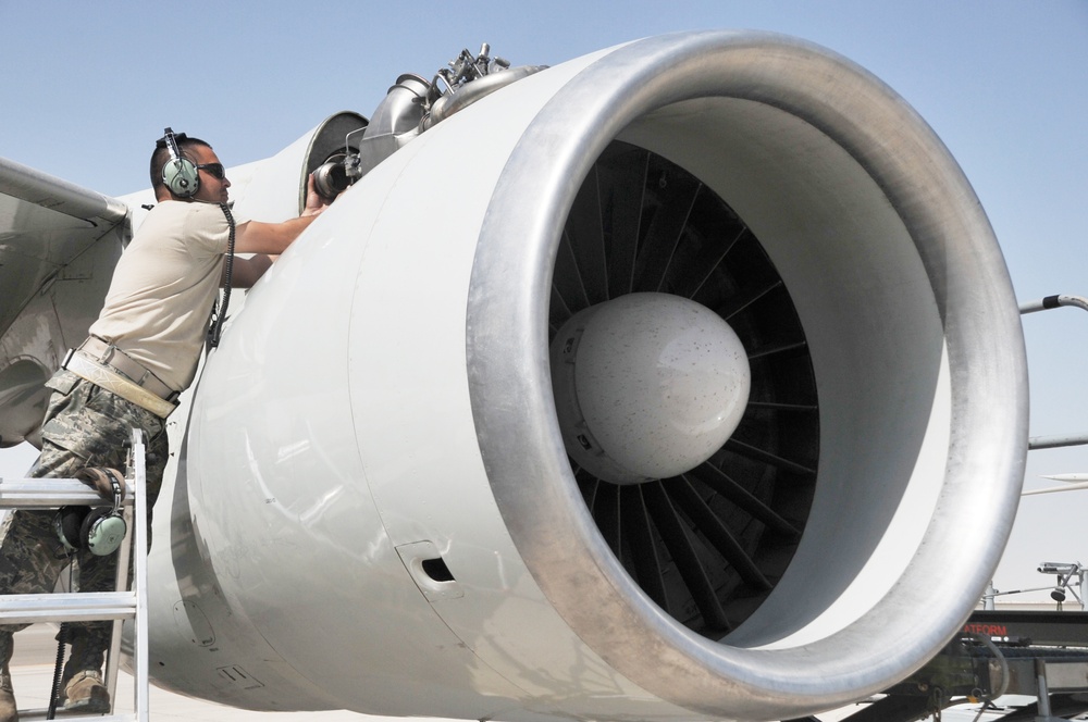 Tinker Staff Sergeant, El Paso Native, Supports E-3 Sentry Maintenance in Southwest Asia