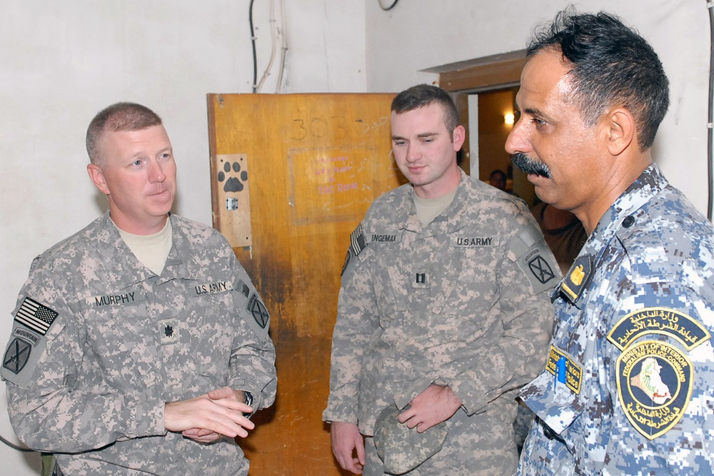 210th Brigade Support Battalion Soldiers train Iraqis in supply management