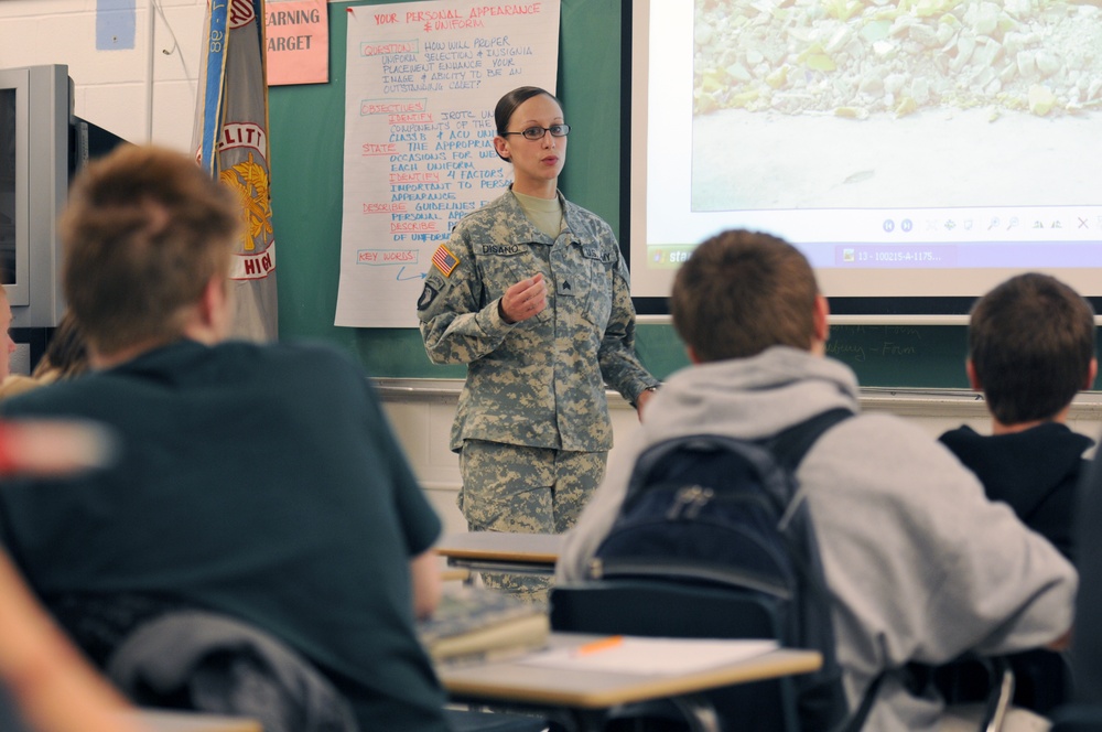 Sustainers Share Army Experiences With North Bullitt High JROTC