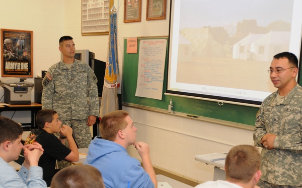 Sustainers Share Army Experiences With North Bullitt High JROTC