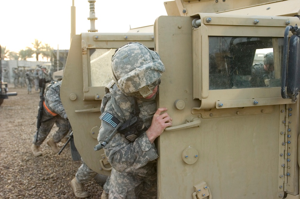 DVIDS - News - III Corps Spur Ride encourages teamwork, challenges soldiers