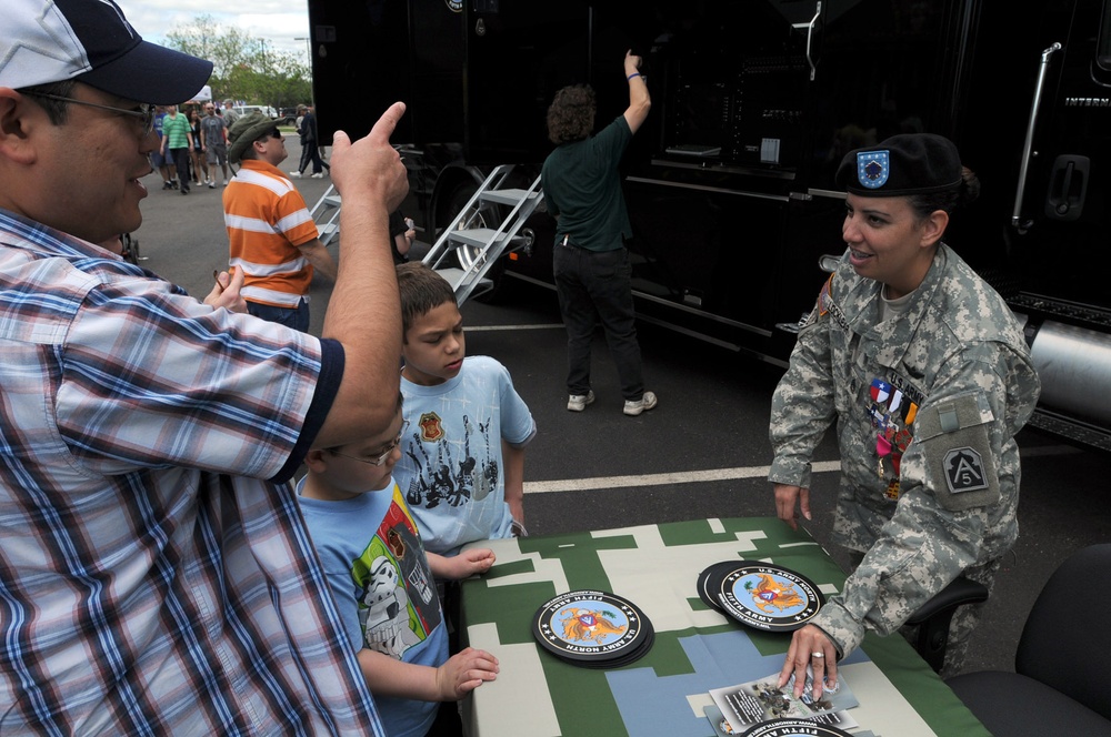 ARNORTH Soldiers Receives Volunteer of the Year Award