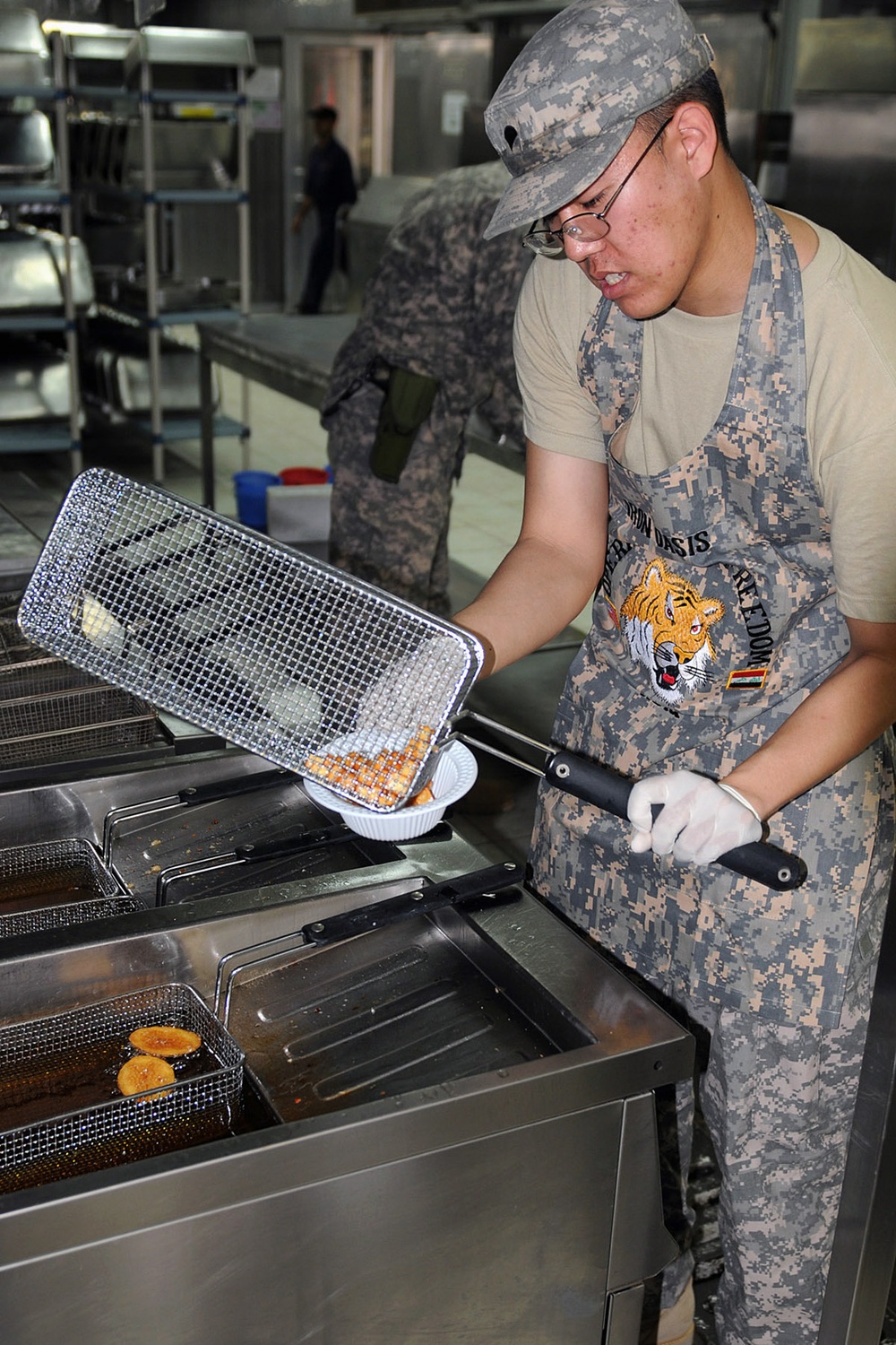 Iron Oasis Dining Facility hosts 'Iron Chef' competition