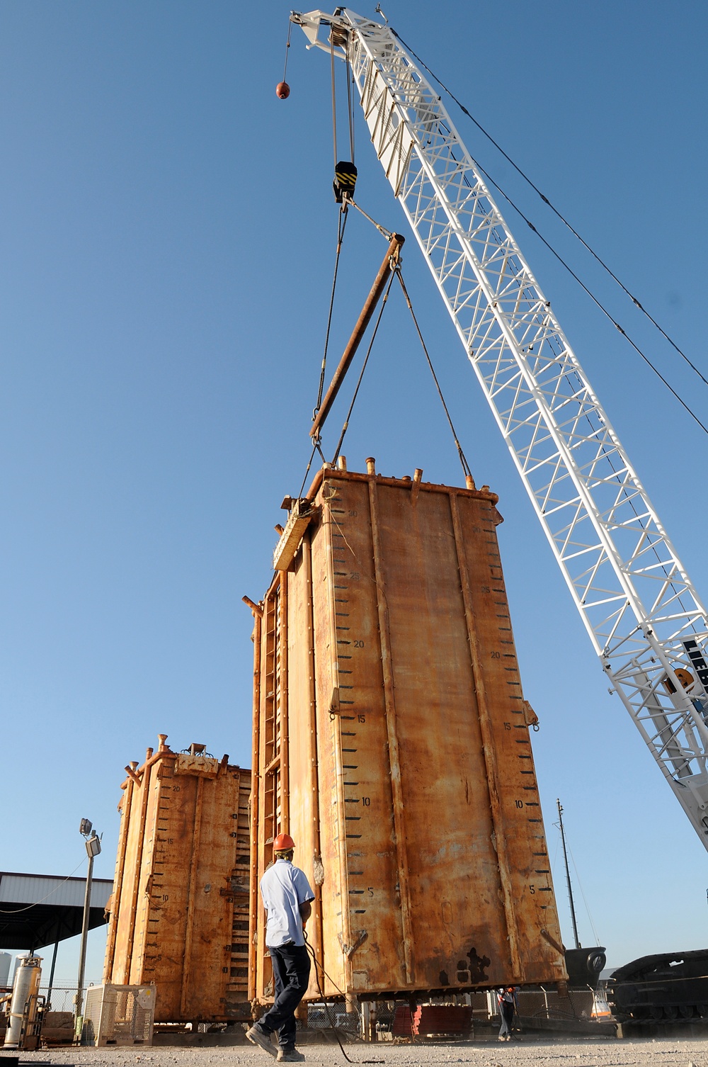 Polution Containment Chamber for Deepwater Horizon Oil Spill