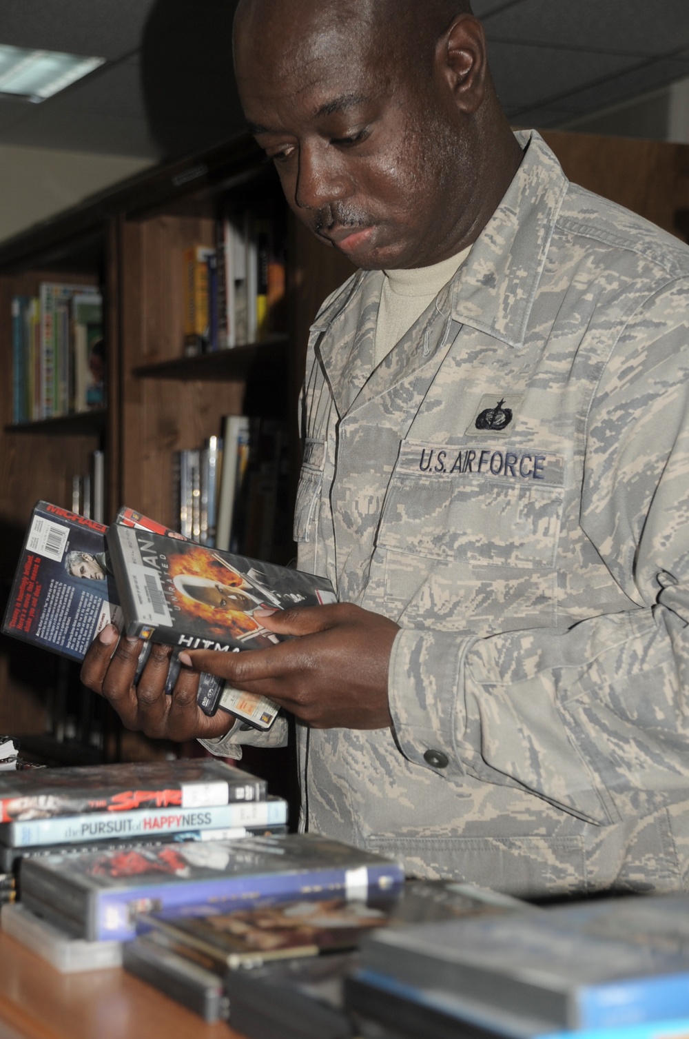 Travis Technical Sergeant, Metter Native, Manages Learning Resources Center for Deployed Wing