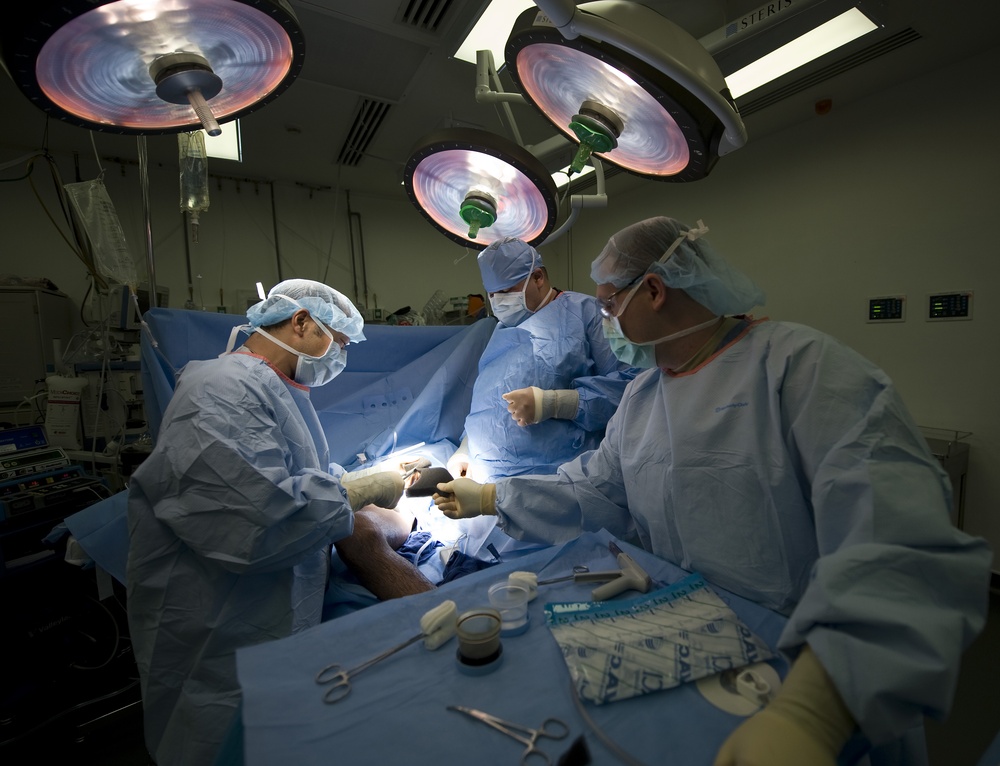 U.S. Medical Team and Iraqi Surgeon Perform Joint Procedures