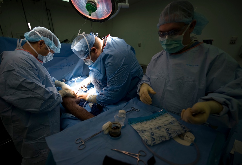 DVIDS Images U S Medical Team And Iraqi Surgeon Perform Joint Procedures Image Of