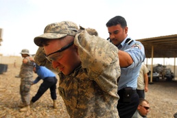 Iraqi police learn crime scene preservation