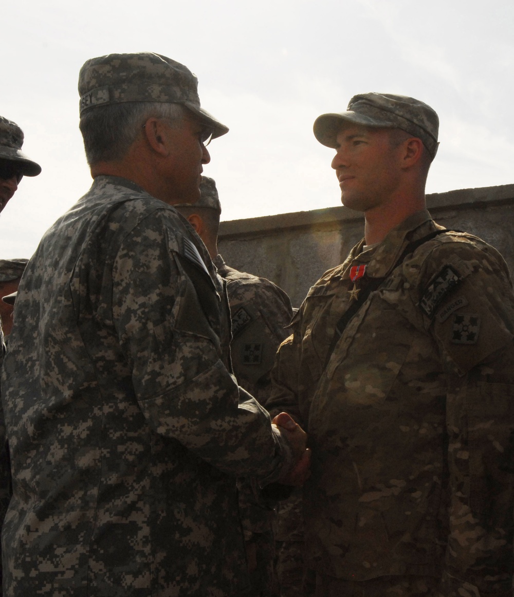 Five Mountain Warriors receive Bronze Stars with Valor