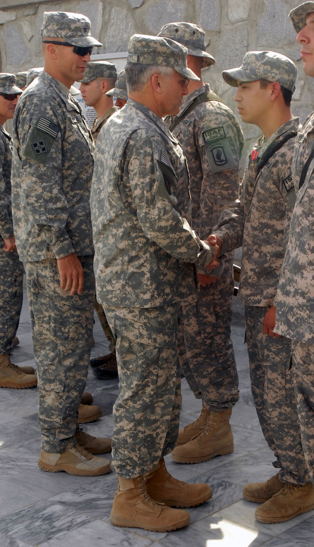 Five Mountain Warriors receive Bronze Stars with Valor