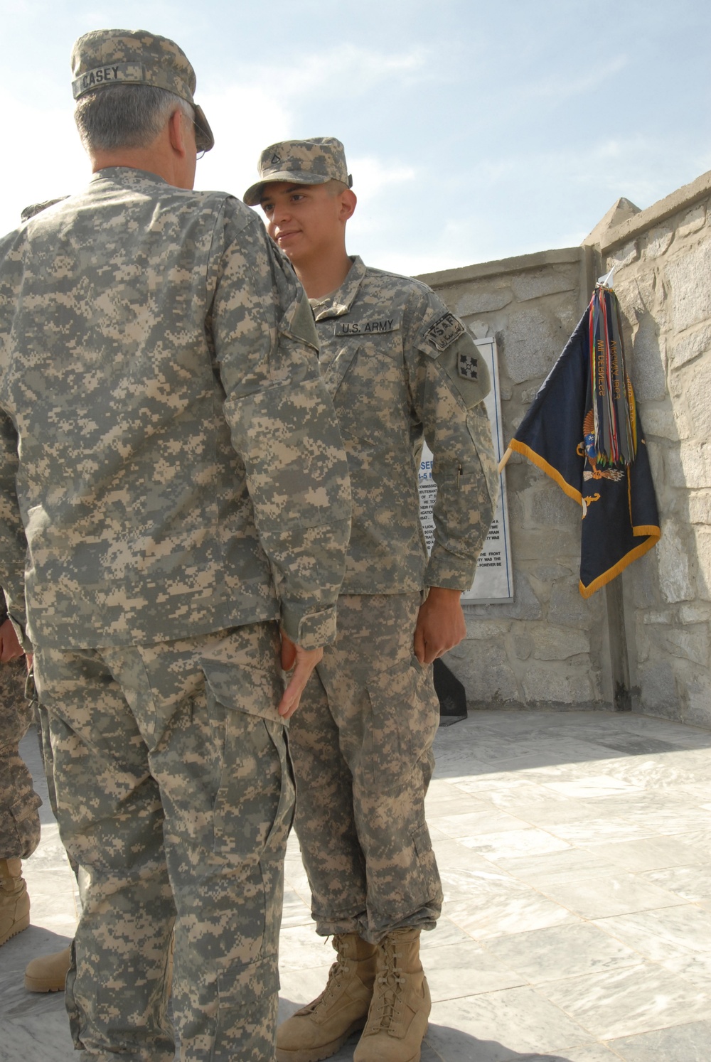 Five Mountain Warriors receive Bronze Stars with Valor