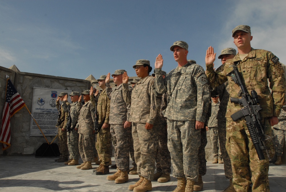 Five Mountain Warriors receive Bronze Stars with Valor