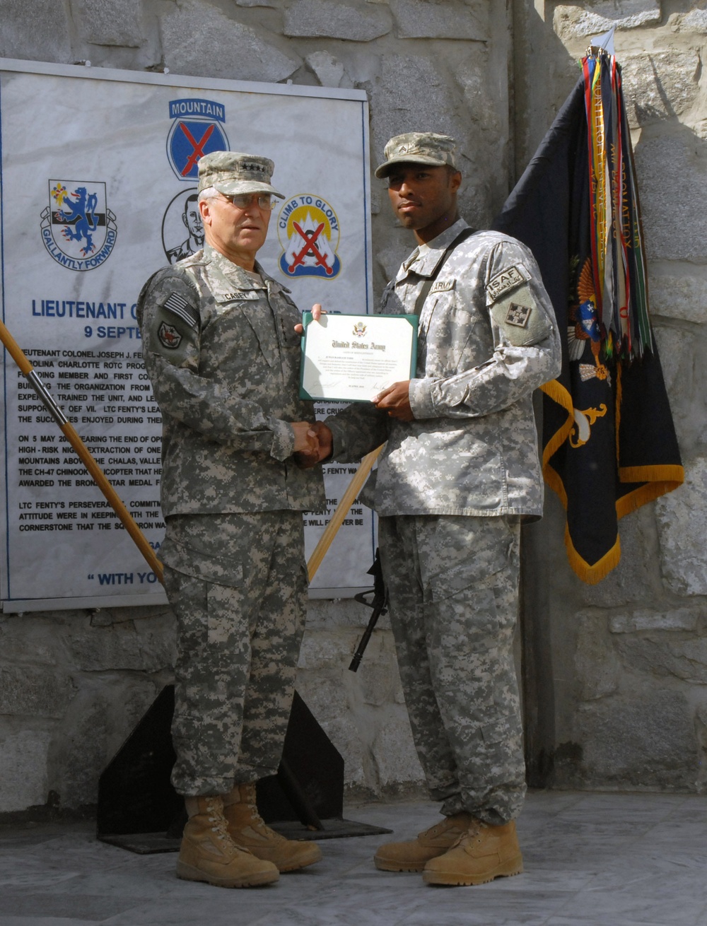 Five Mountain Warriors receive Bronze Stars with Valor