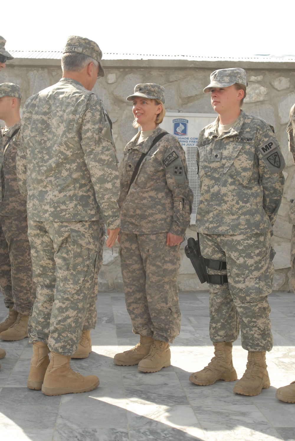 Five Mountain Warriors receive Bronze Stars with Valor
