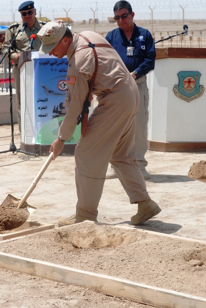 Iraqi and U.S. Generals hold radar groundbreaking