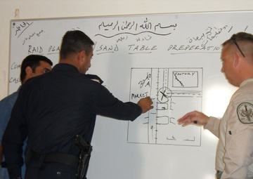 MPs teach Iraqis emergency response techniques