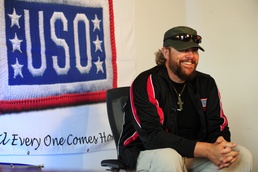 Country star 'lights up' KMC