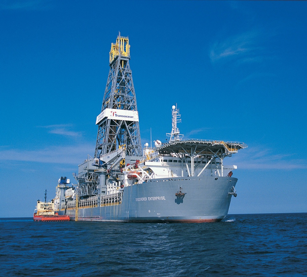 Discoverer Enterprise Prepares Recovery Operation