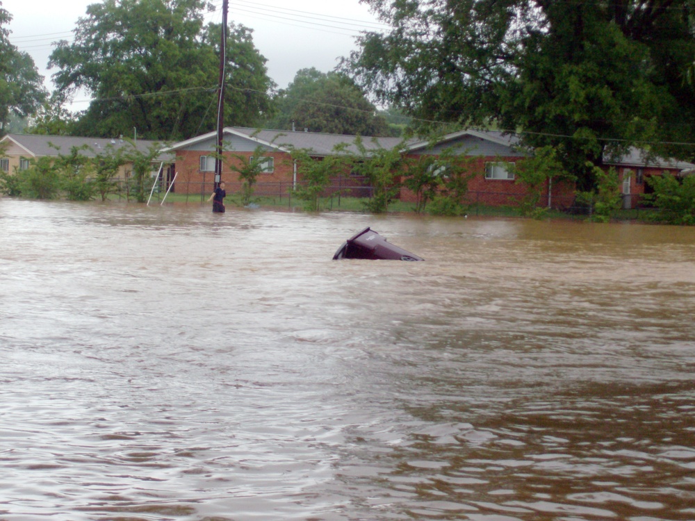 Tennessee recoils from flooding