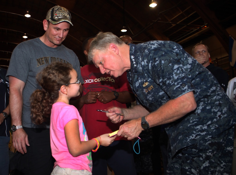 Top naval officer visits Tennessee