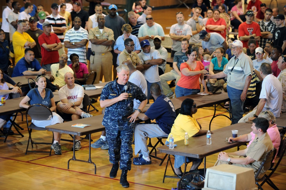 Top naval officer visits Tennessee