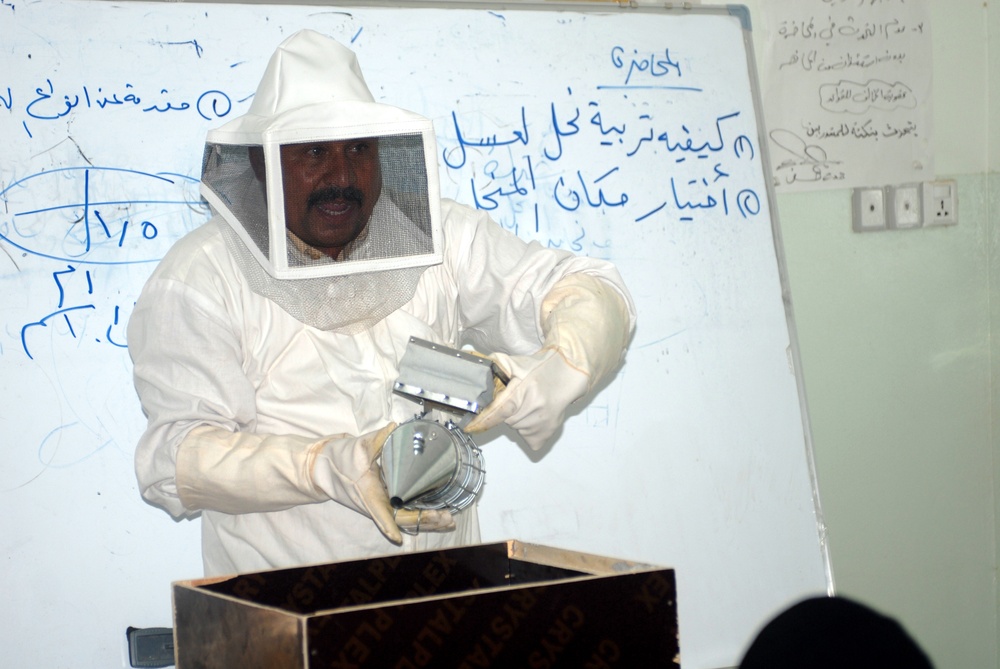 Iraqi Women Take Advantage of Beekeeping Business Opportunities
