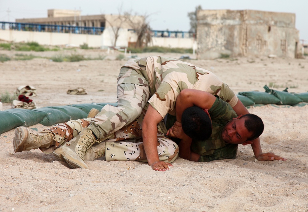 Iraqi soldiers conduct combat training