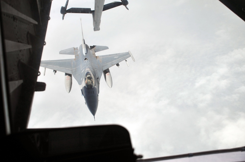 F-16 Refueling in Southwest Asia