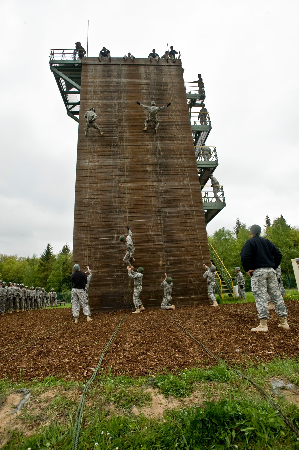 Students Attend First Air Assault School Held in Europe in 5 Years