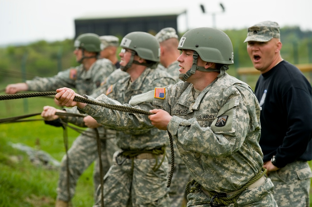 Students Attend First Air Assault School Held in Europe in 5 Years