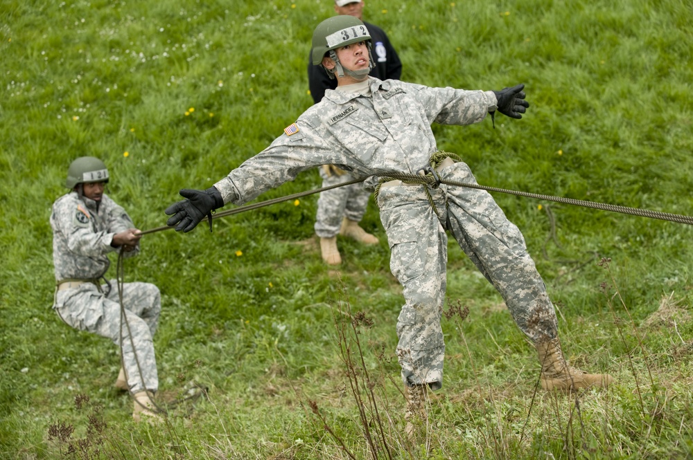 Students Attend First Air Assault School Held in Europe in 5 Years