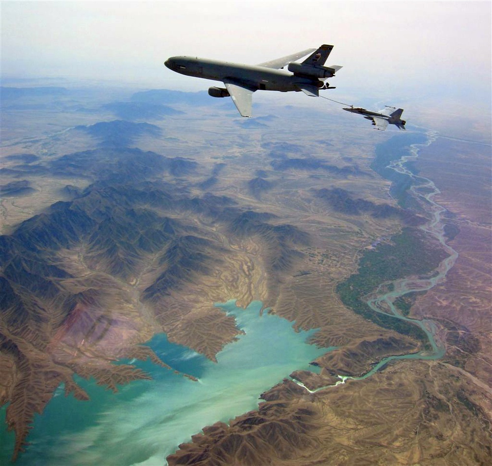 Super Hornet refuels over Kjaki Dam
