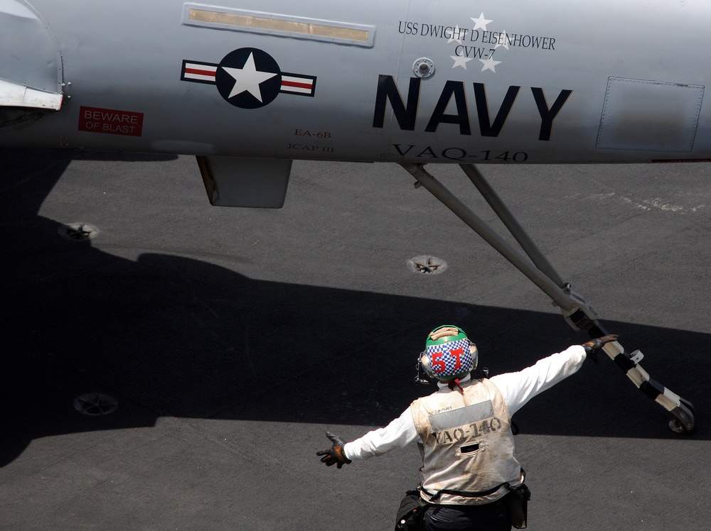 Prowler raises tailhook