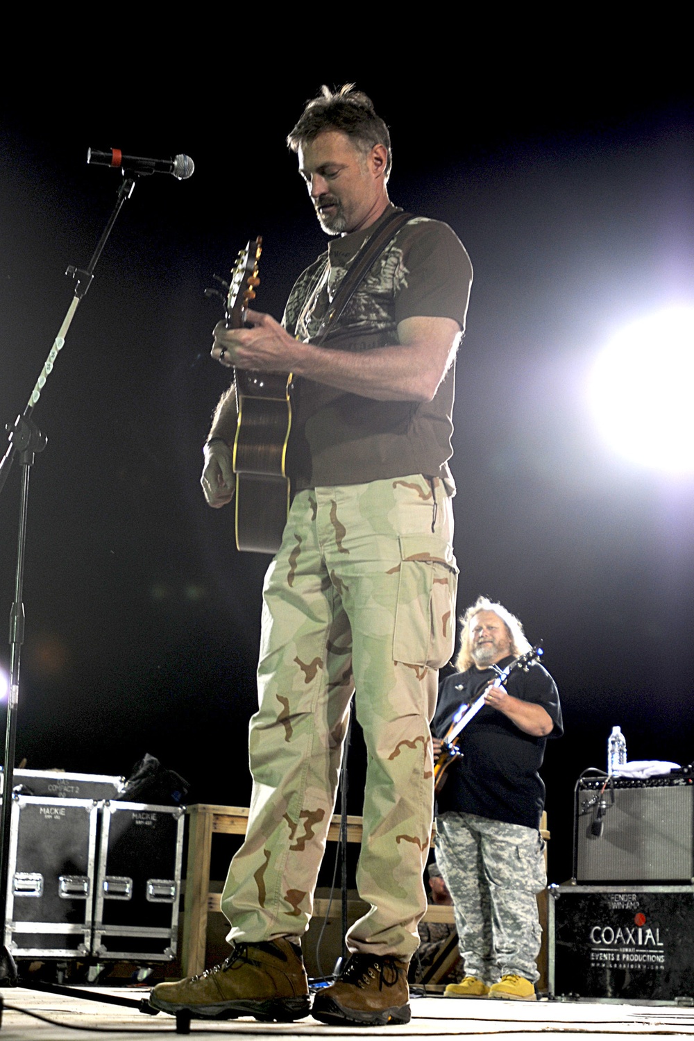 Darryl Worley supports troops
