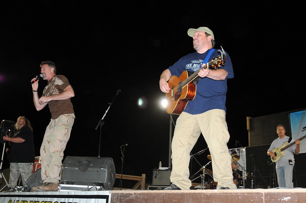 Darryl Worley supports troops