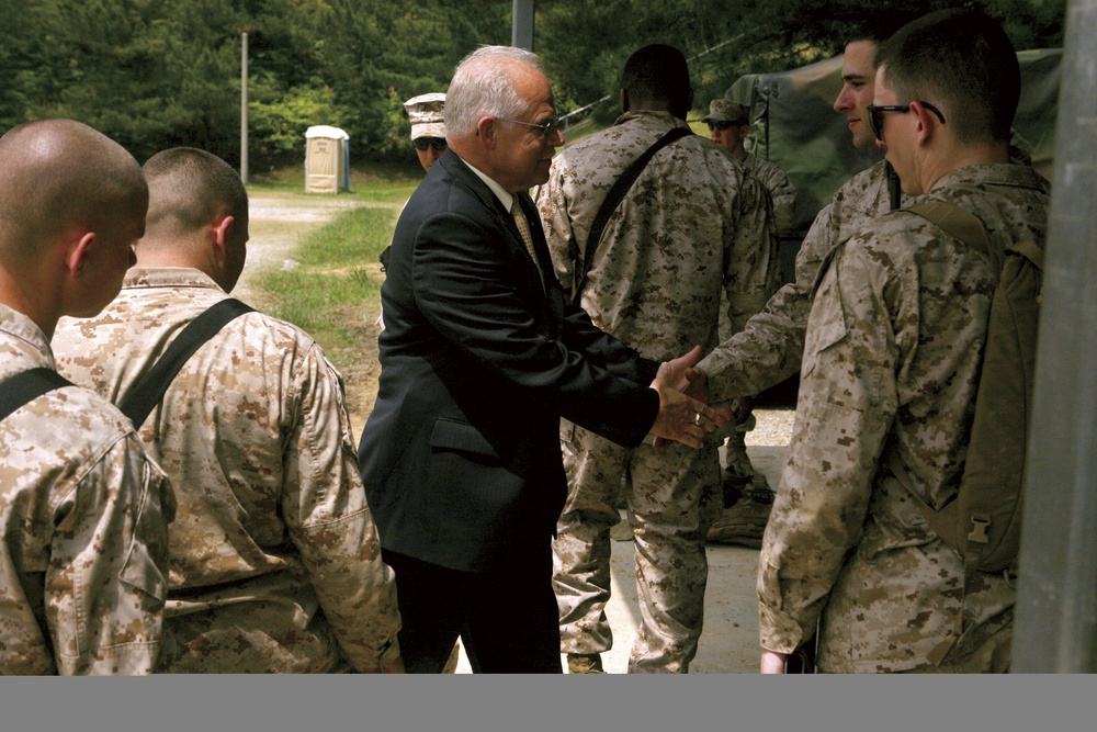 VFW Commander Informs Troops on Benefits