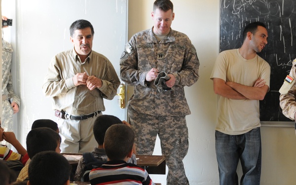 Iraqi students meet G.I. Jundi