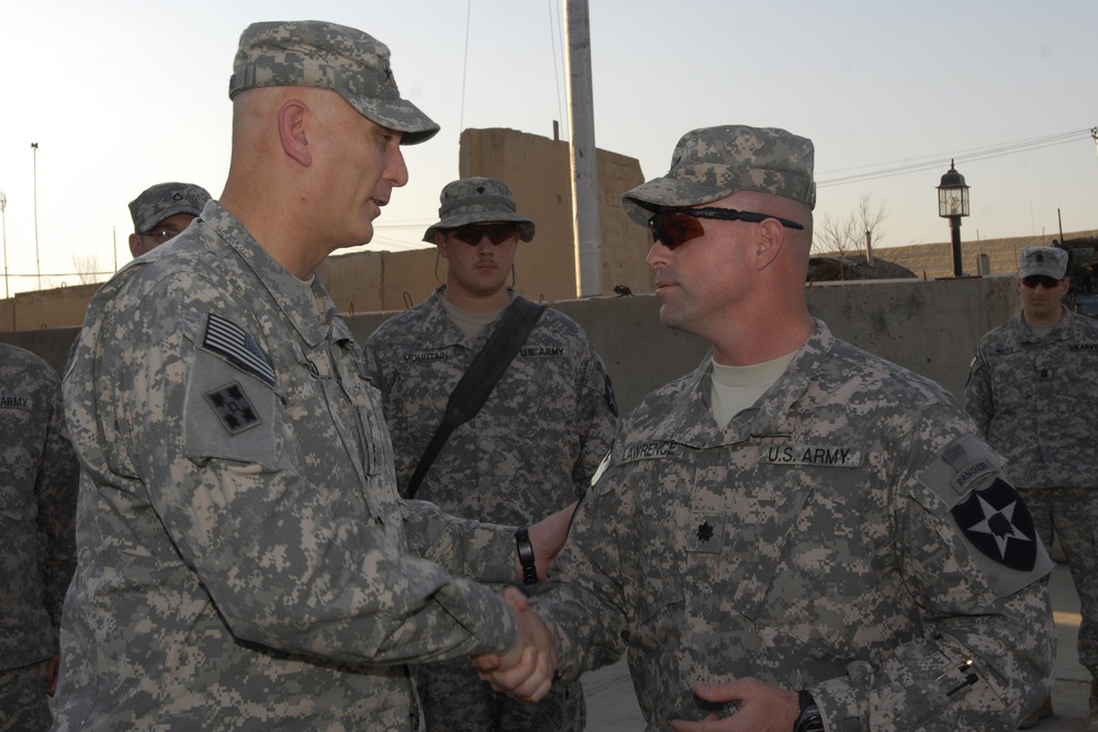 Odierno visits 4-2 'Tomahawks'