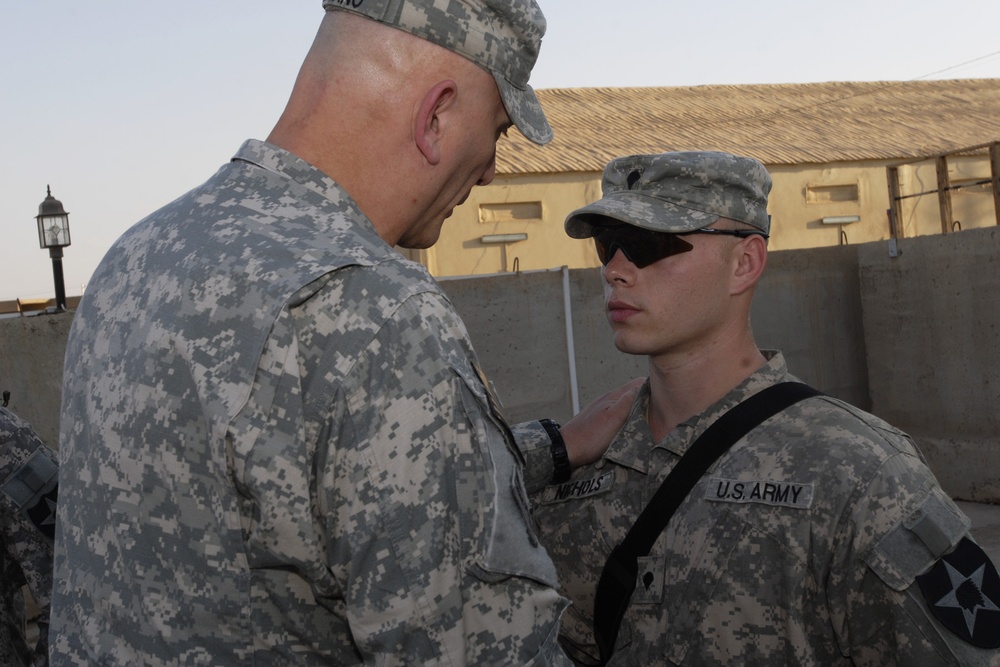 Odierno visits 4-2 'Tomahawks'