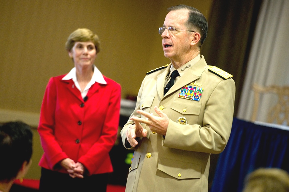 Mullen Responds to Military Spouses at Surprise Appearance