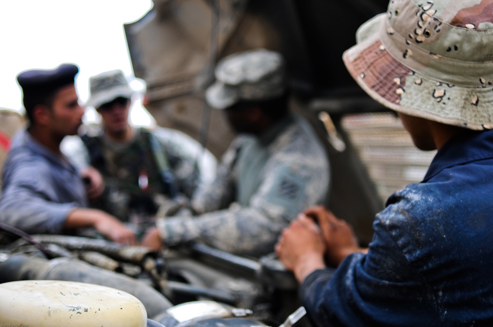 Soldiers learn vehicle maintenance