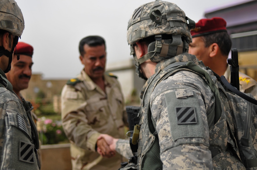 Soldiers learn vehicle maintenance