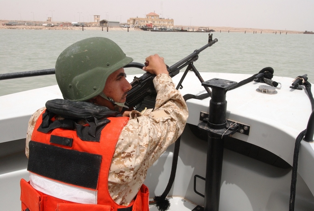 Coastal Guard trains near Iraqi seaport