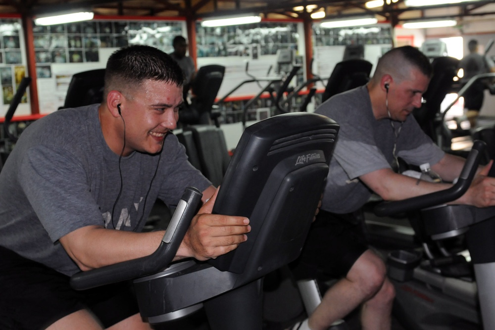 Soldiers pedal their way to top