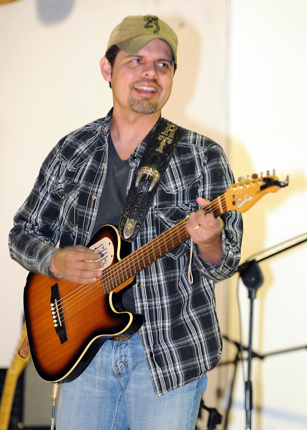 Country singer Rick Trevino entertains Soldiers in Southern Iraq