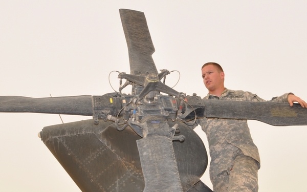 Crew Chiefs 'Paint Pictures' for Pilots