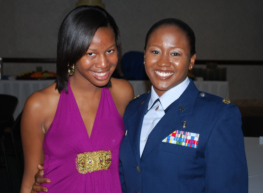 Single Moms Juggle Military, Home Demands